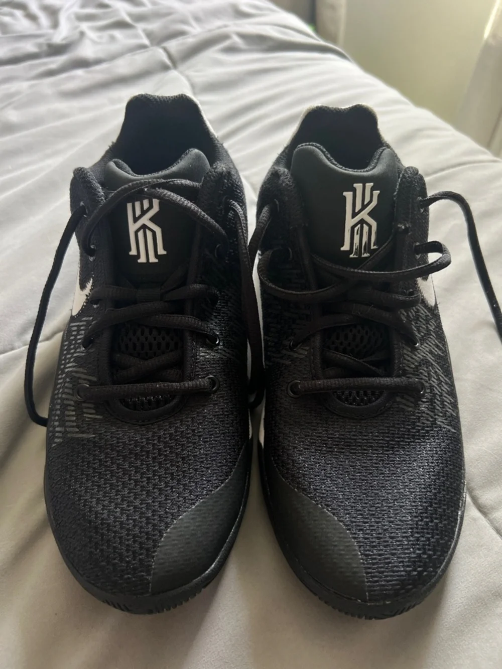Nike Kyrie Flytrap 2 Black White Kids Basketball‎ Shoes AQ3412-001 Size 5Y